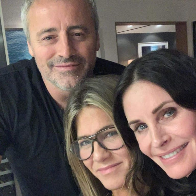 Friends stars share glimpse of ‘epic’ reunion dinner