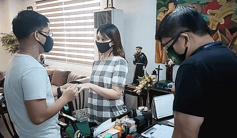 Couple gets married on the spot by city mayor