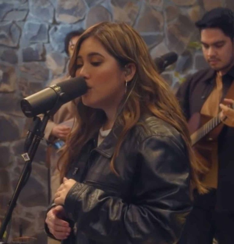 WATCH: Moira Dela Torre serenades fans with Christmas classics