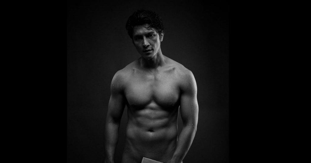 LOOK: Joseph Marco strips naked for 33rd birthday