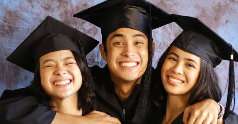 LOOK: Donny Pangilinan graduates from college with sisters Ella and Hannah