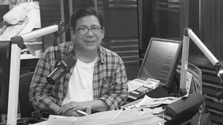 Veteran showbiz journalist Jobert Sucaldito passes away